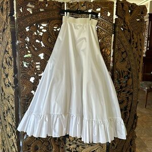 Polyester and tulle petticoat, elastic waist and zippered back, size 10